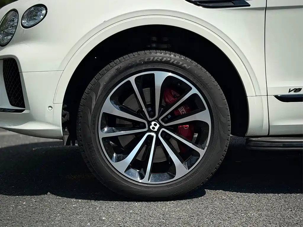 Bentley Bentayga — миниатюра 20
