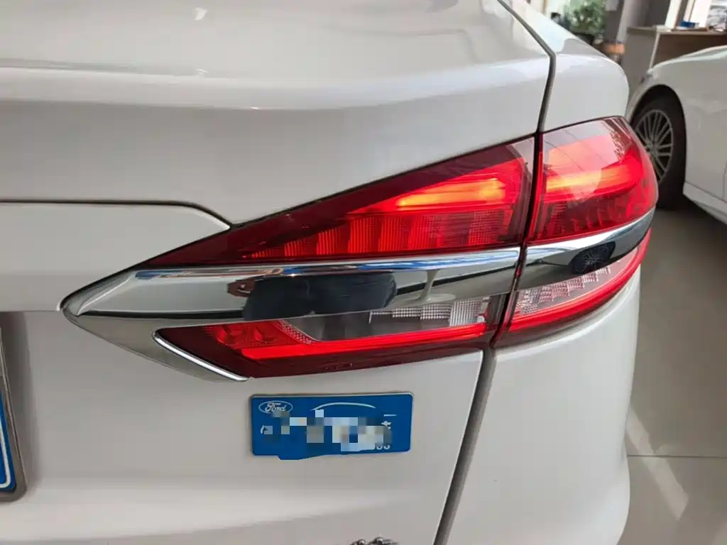 Ford Mondeo — миниатюра 8