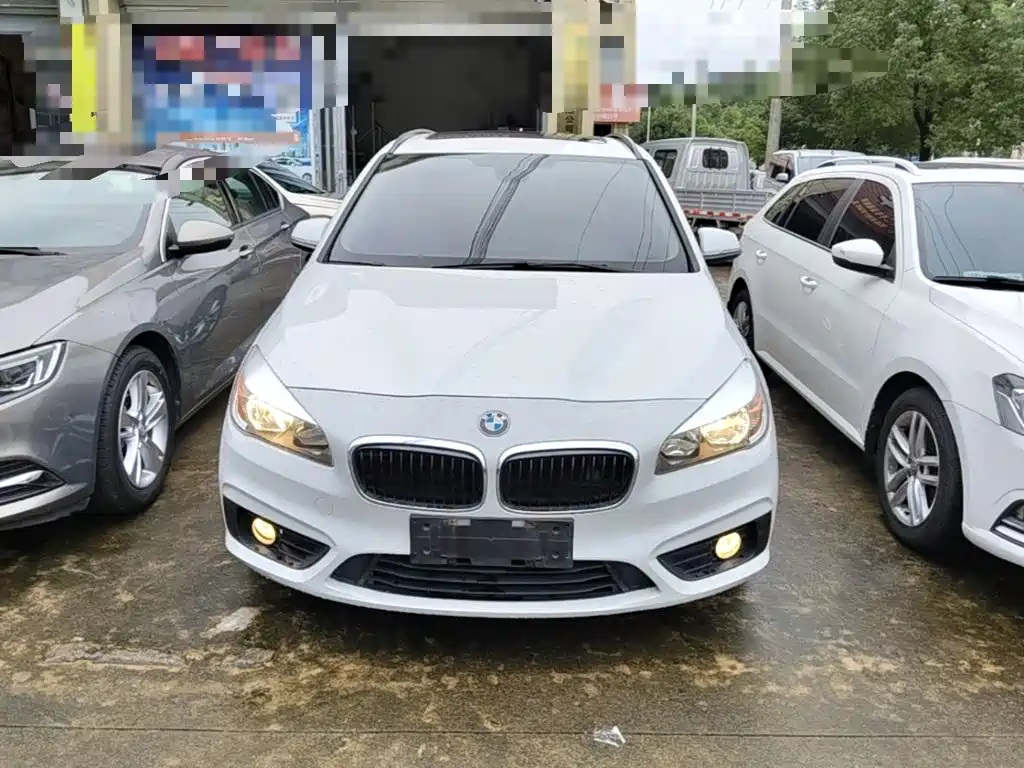 BMW 2 Series Active Tourer — миниатюра 3