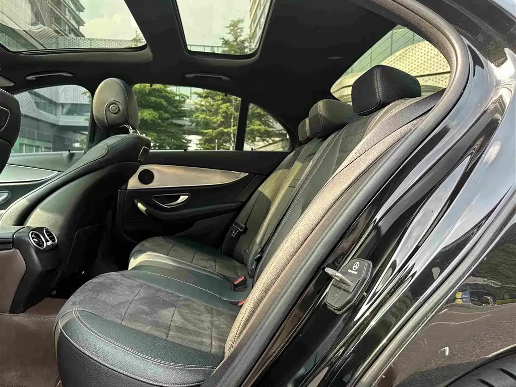 Mercedes-Benz E-Class — миниатюра 18