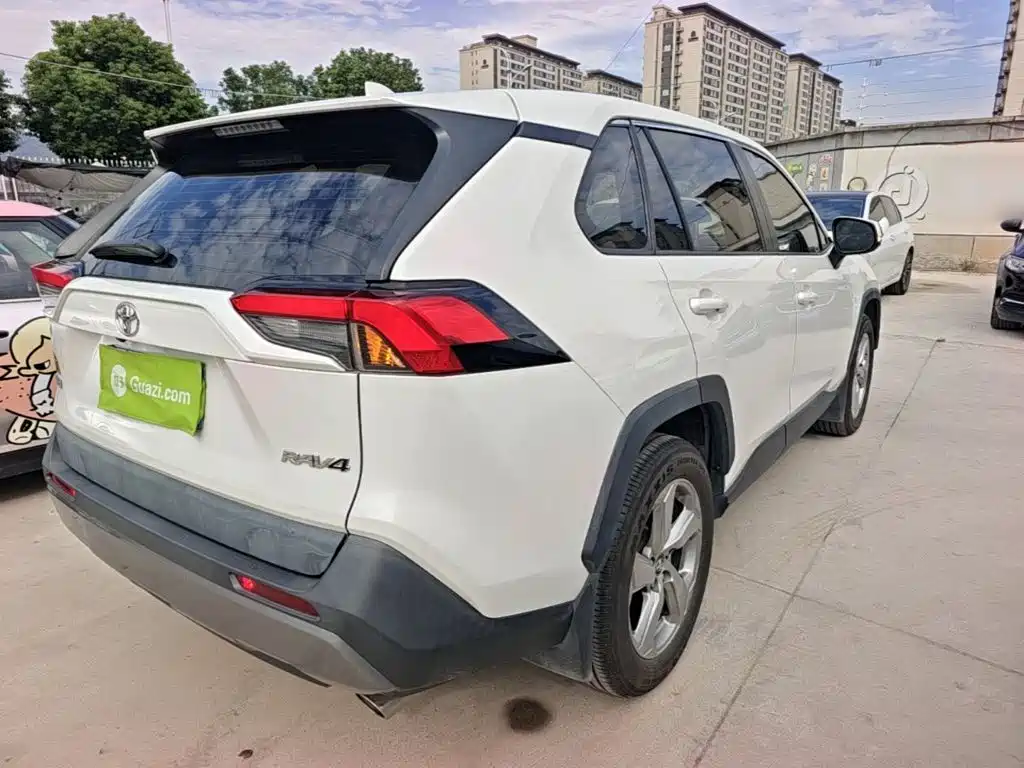 Toyota RAV4 — миниатюра 7