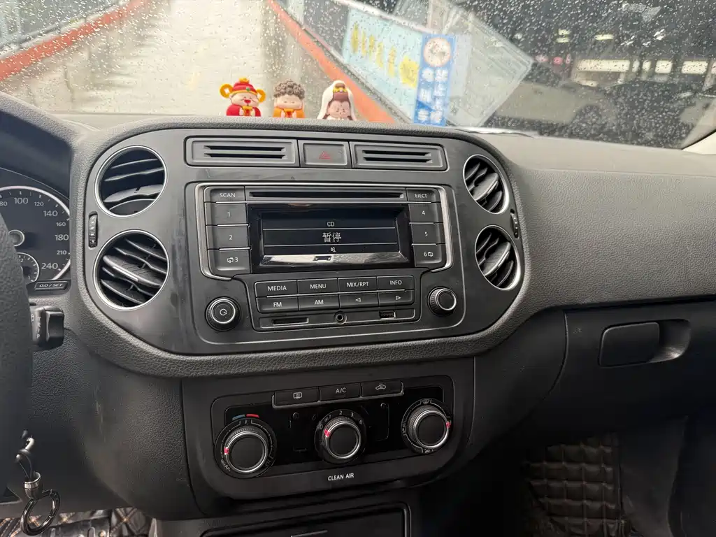 Volkswagen Tiguan — миниатюра 11