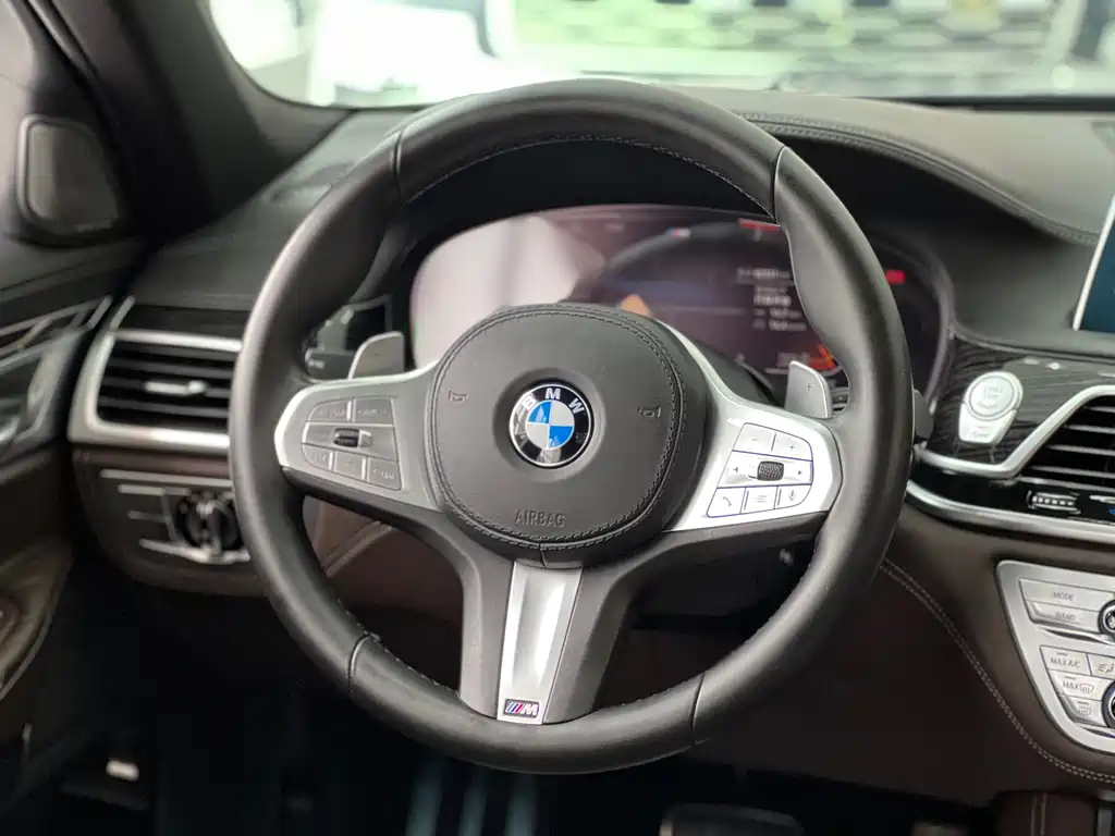 BMW 7 Series — миниатюра 7