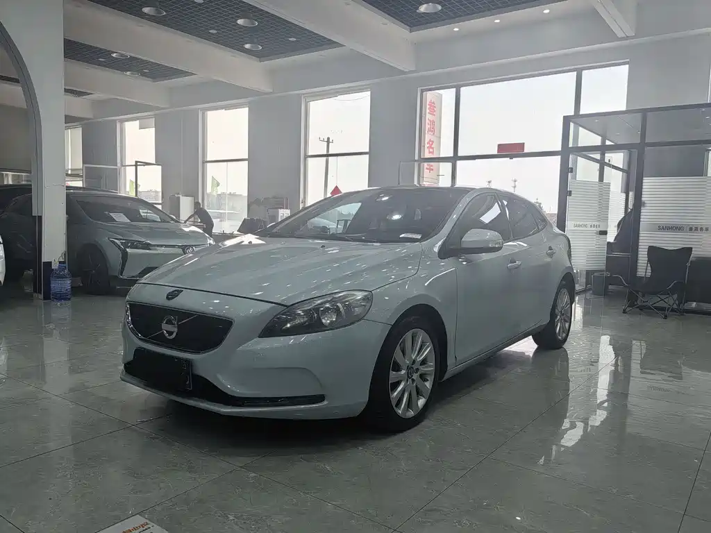 Купить Volvo V40