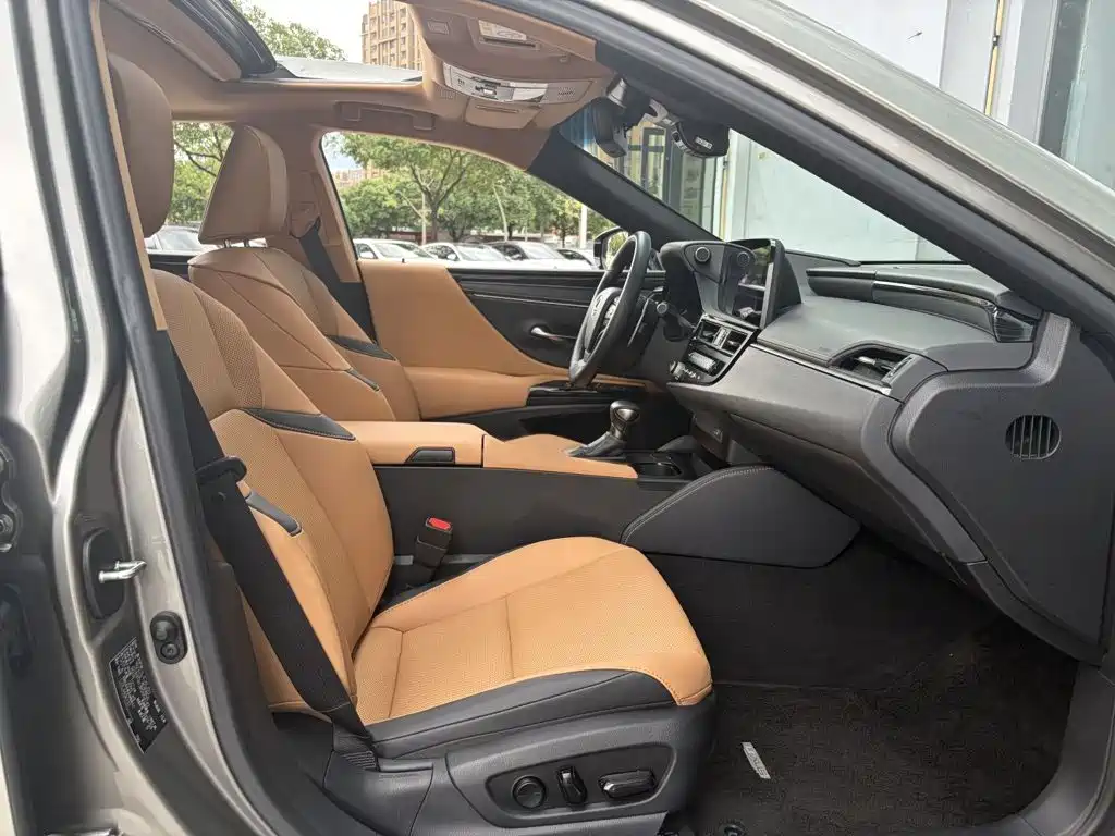 Lexus ES — миниатюра 15