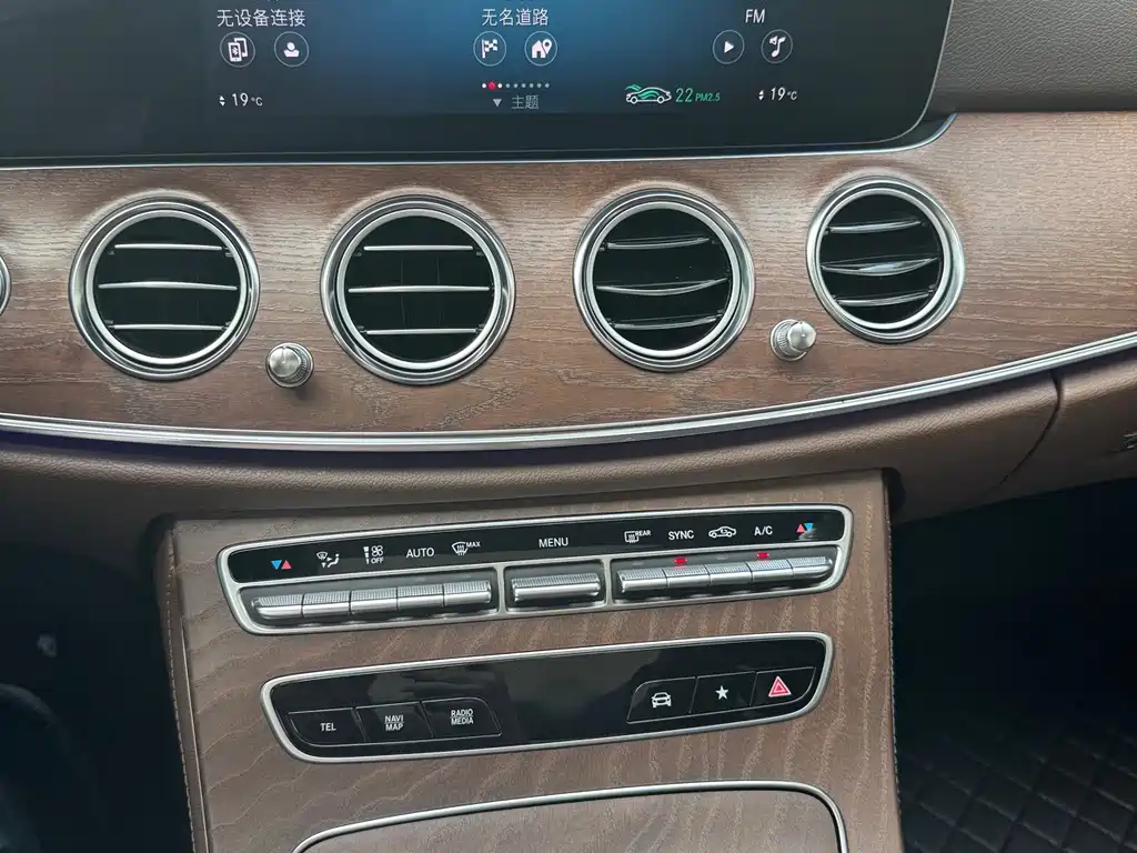 Mercedes-Benz E-Class — миниатюра 8