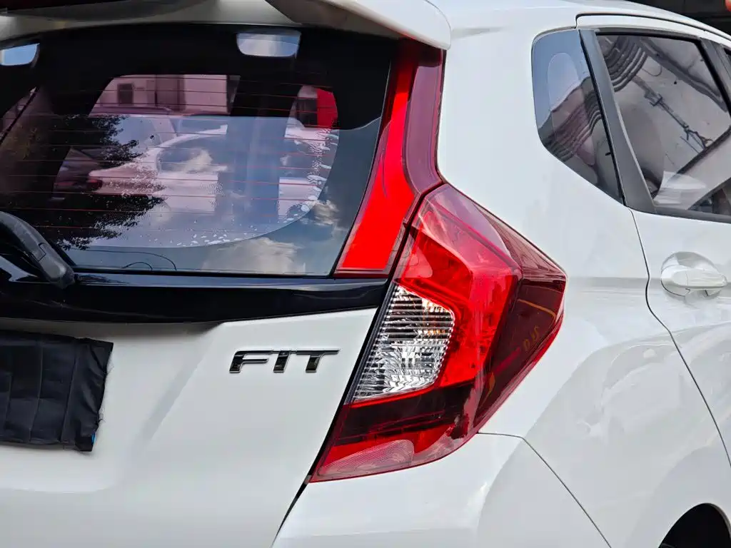 Honda Fit — миниатюра 10