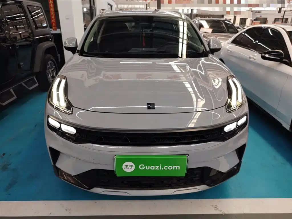 LYNK  & CO. 06 EM P