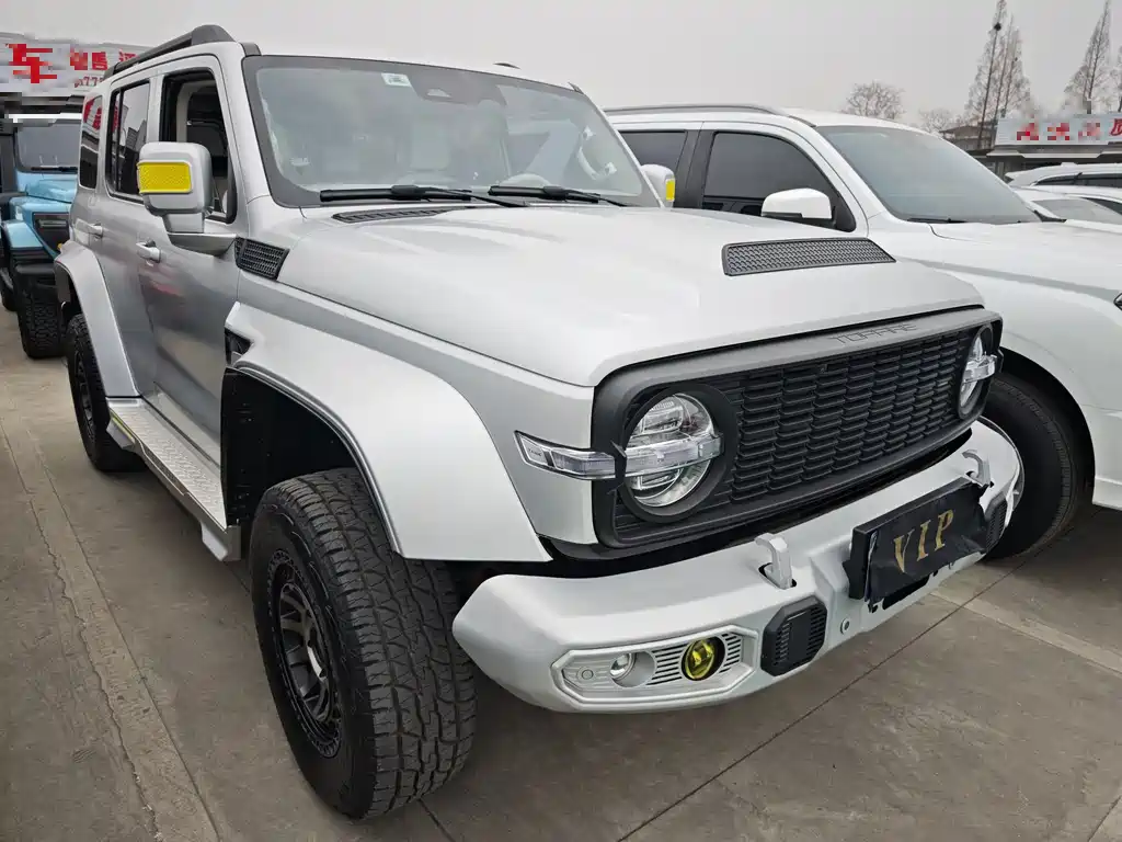 TANK CO CREATION TANK 300