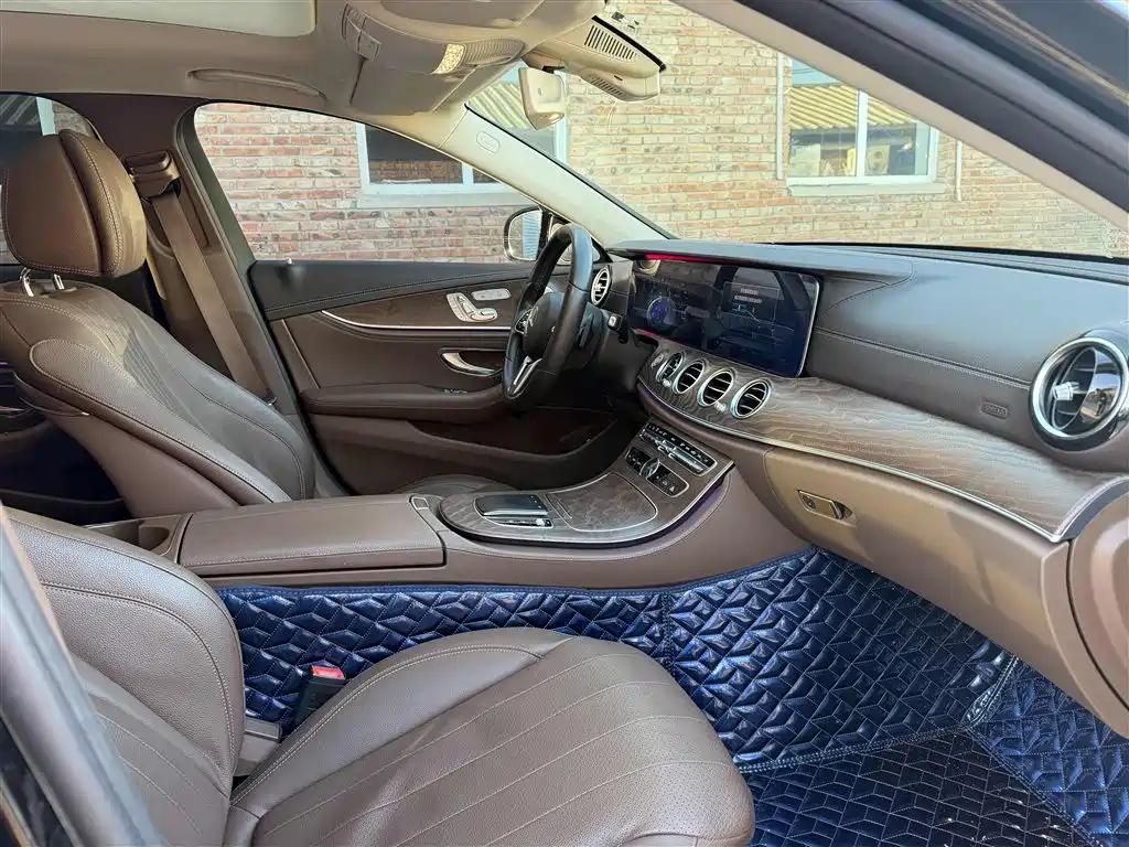 Mercedes-Benz E-Class — миниатюра 11