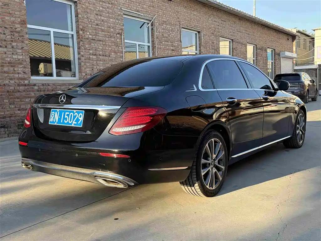 Mercedes-Benz E-Class — миниатюра 23