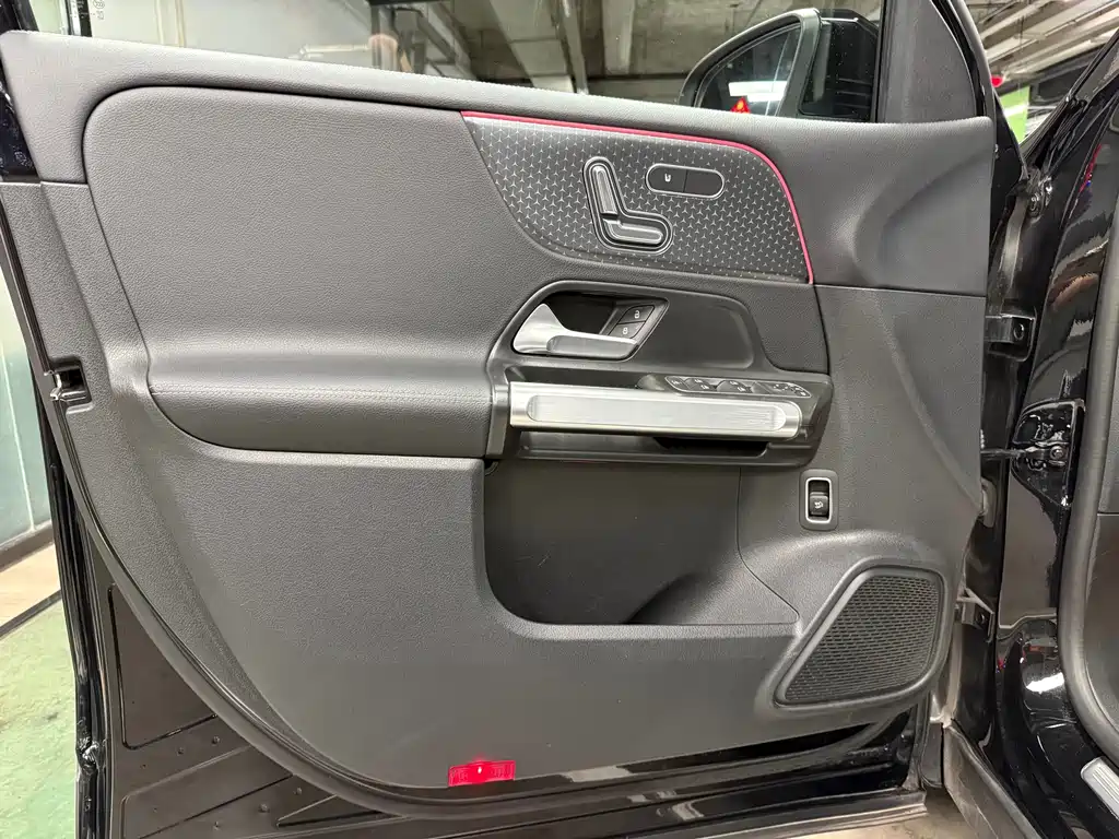 Mercedes-Benz GLB — миниатюра 10