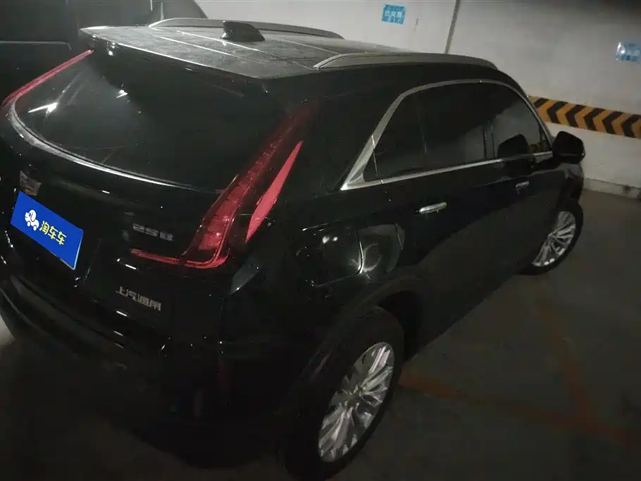 CADILLAC XT4