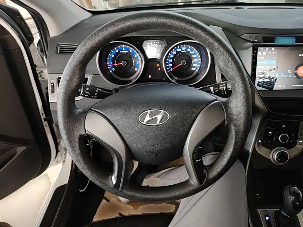 Hyundai Elantra Langdong — миниатюра 11