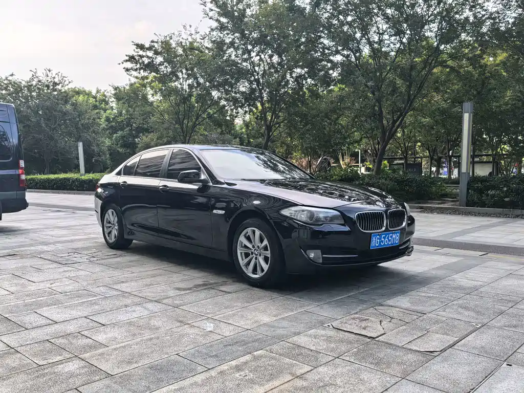BMW 5 Series — миниатюра 3