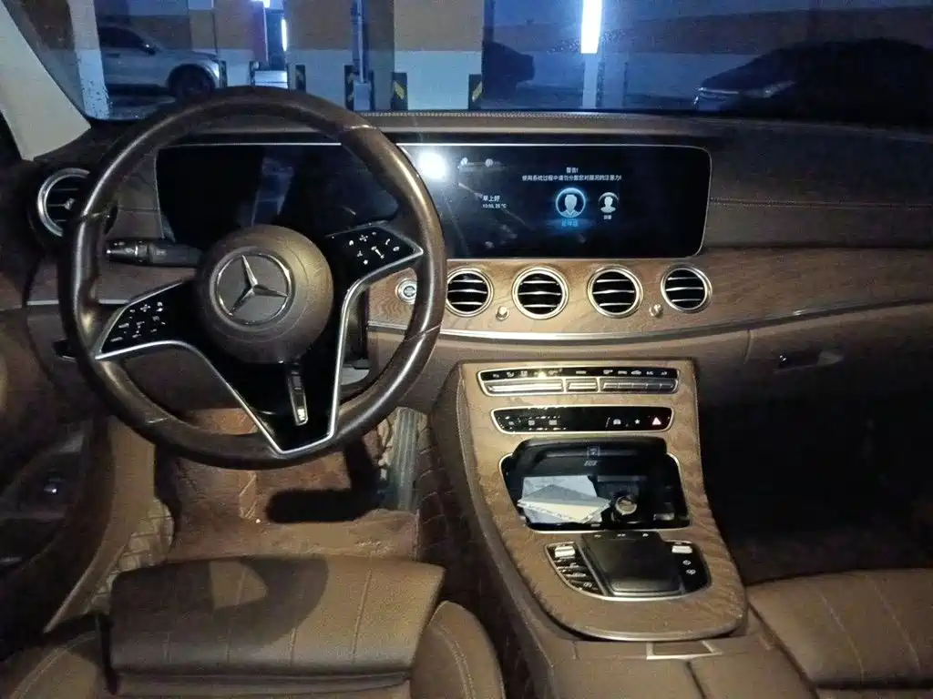 Mercedes-Benz E-Class — миниатюра 13