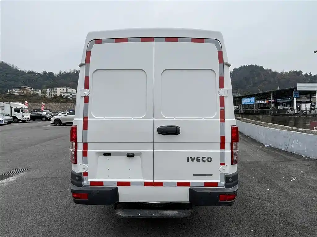 IVECO PROUD