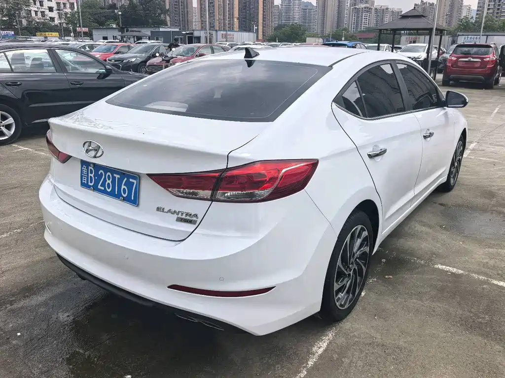 Hyundai Elantra — миниатюра 7
