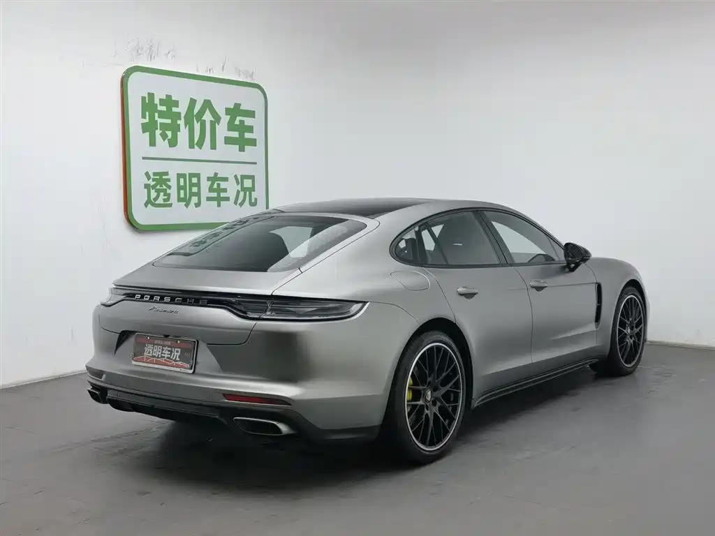PORSCHE PANAMERA