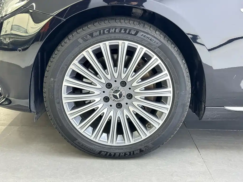 Mercedes-Benz E-Class — миниатюра 7