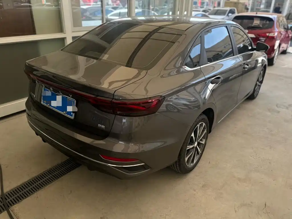Geely Emgrand — миниатюра 14