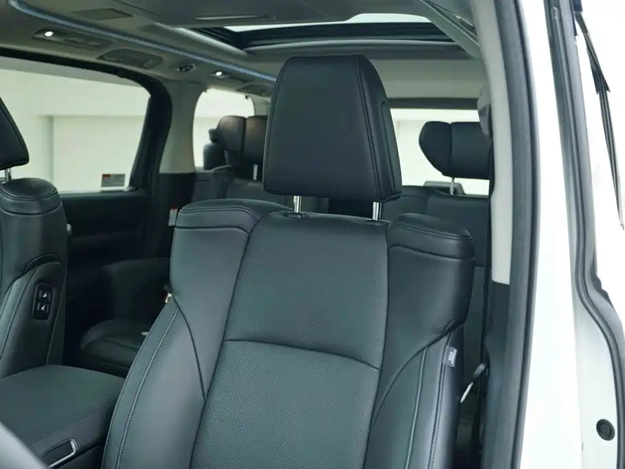Toyota Vellfire — миниатюра 13