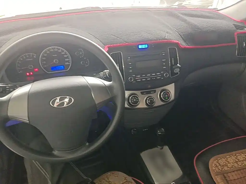 Hyundai Elantra — миниатюра 10
