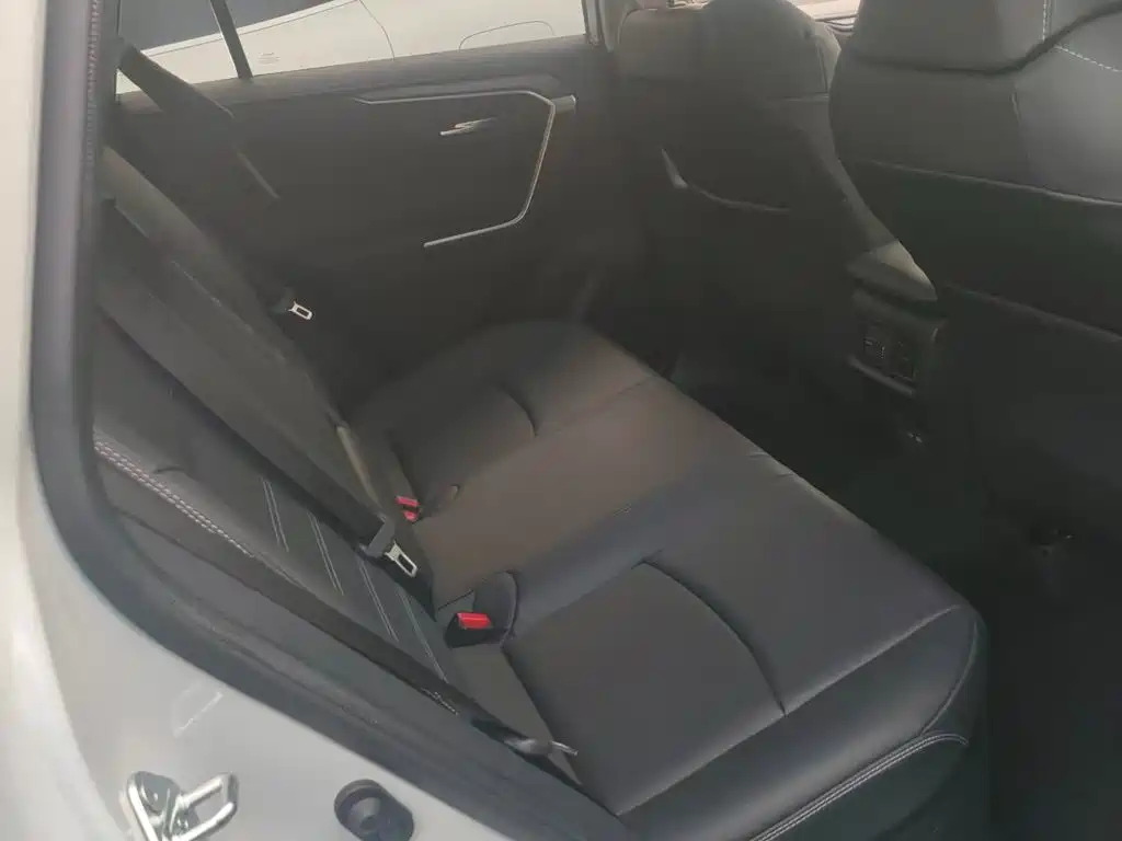 Toyota RAV4 — миниатюра 5