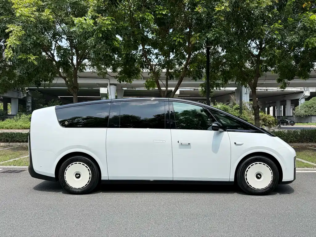 Li Auto Li MEGA — миниатюра 5