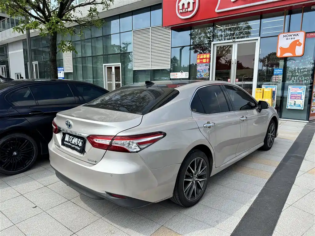 Toyota Camry — миниатюра 9