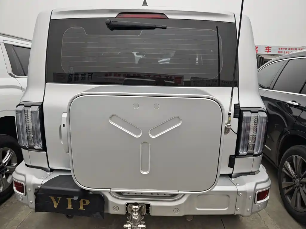 TANK CO CREATION TANK 300