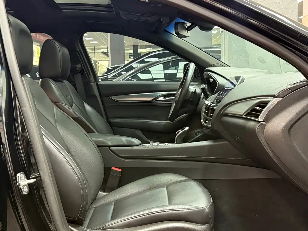 Cadillac CT5 — миниатюра 14