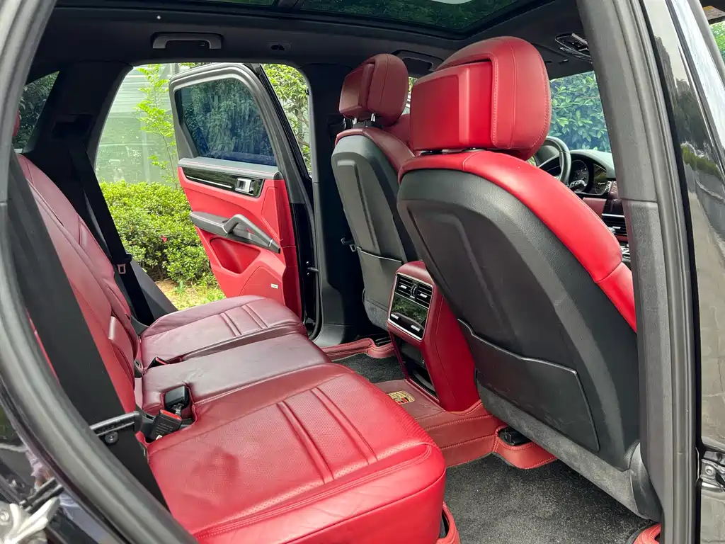 Porsche Cayenne — миниатюра 6