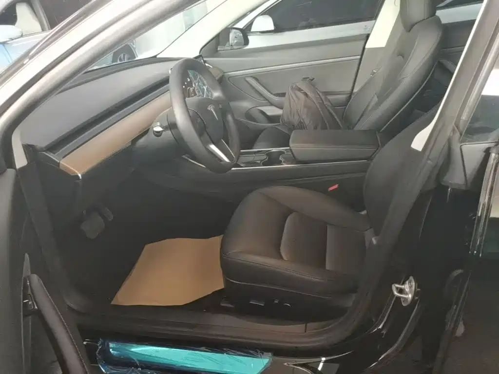 Tesla Model 3 — миниатюра 15