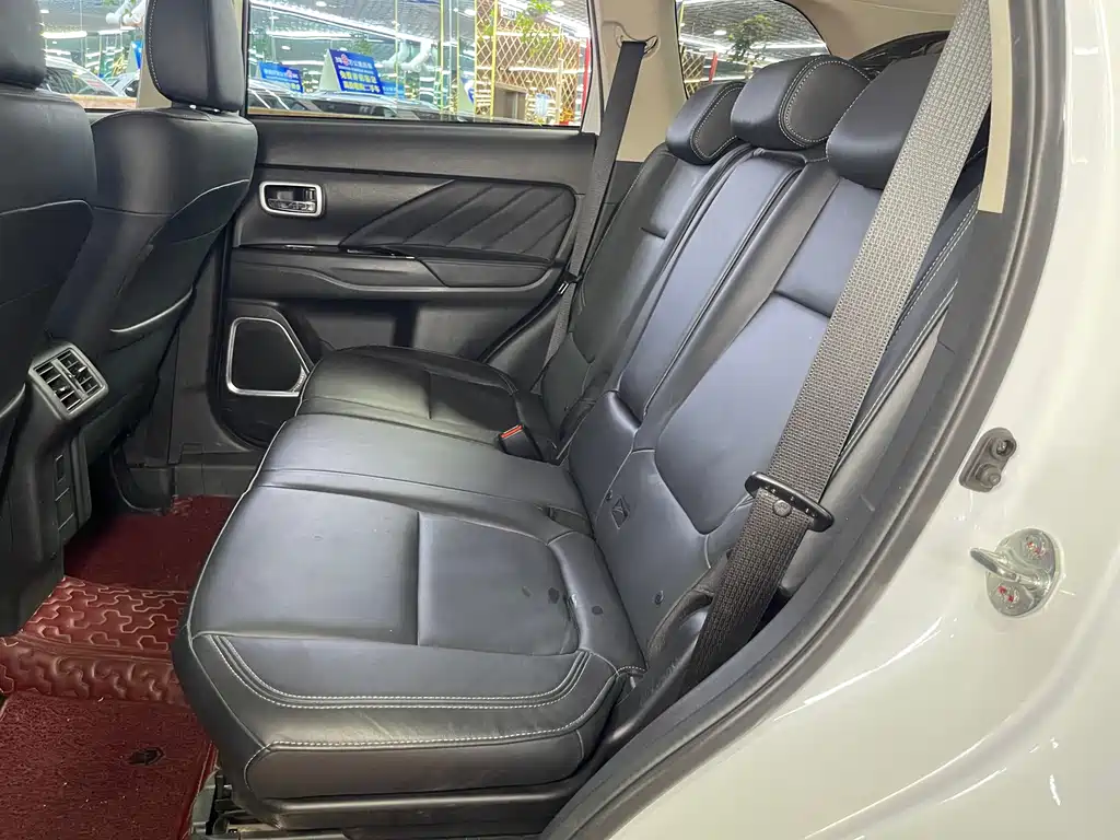 Mitsubishi Outlander — миниатюра 13