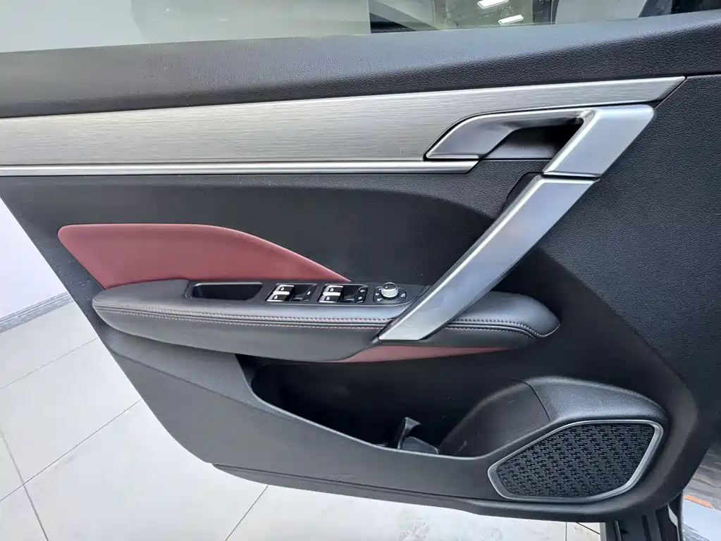 Geely Binyue — миниатюра 17