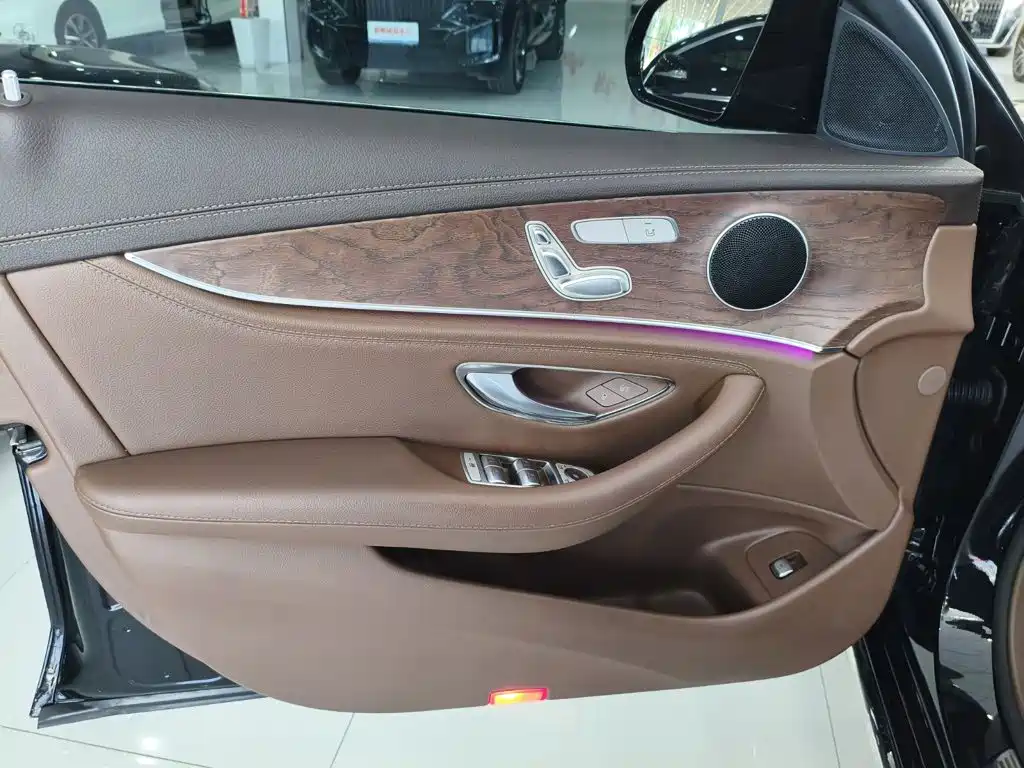 Mercedes-Benz E-Class — миниатюра 7
