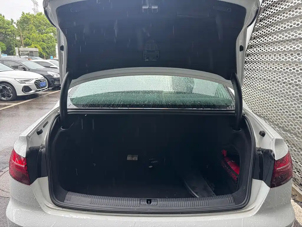 Audi A4L — миниатюра 6