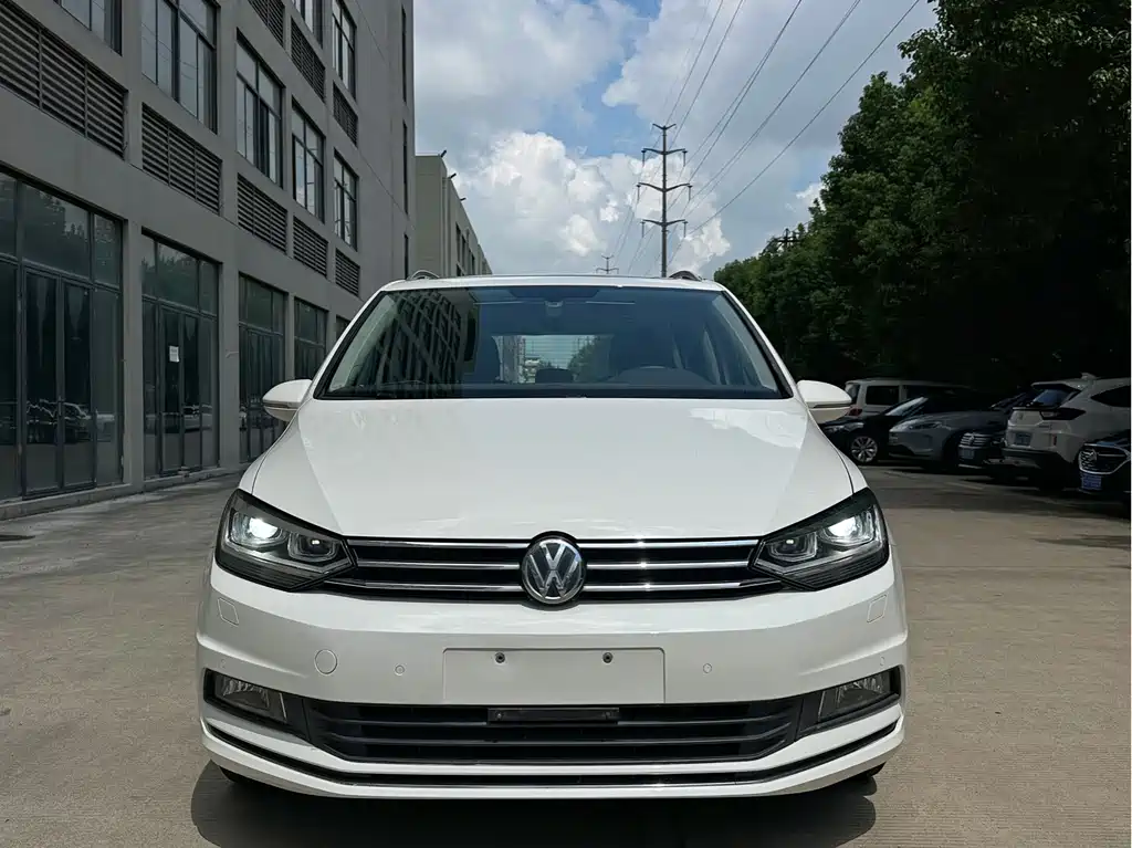Volkswagen Touran — миниатюра 2