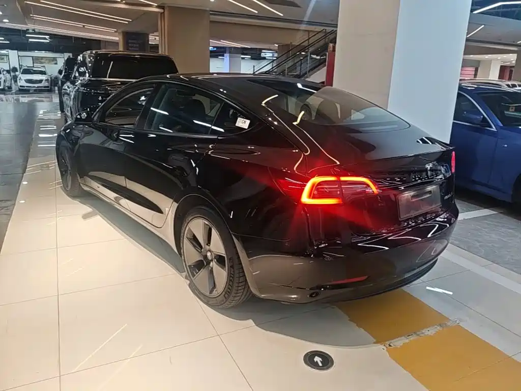 Tesla Model 3 — миниатюра 5