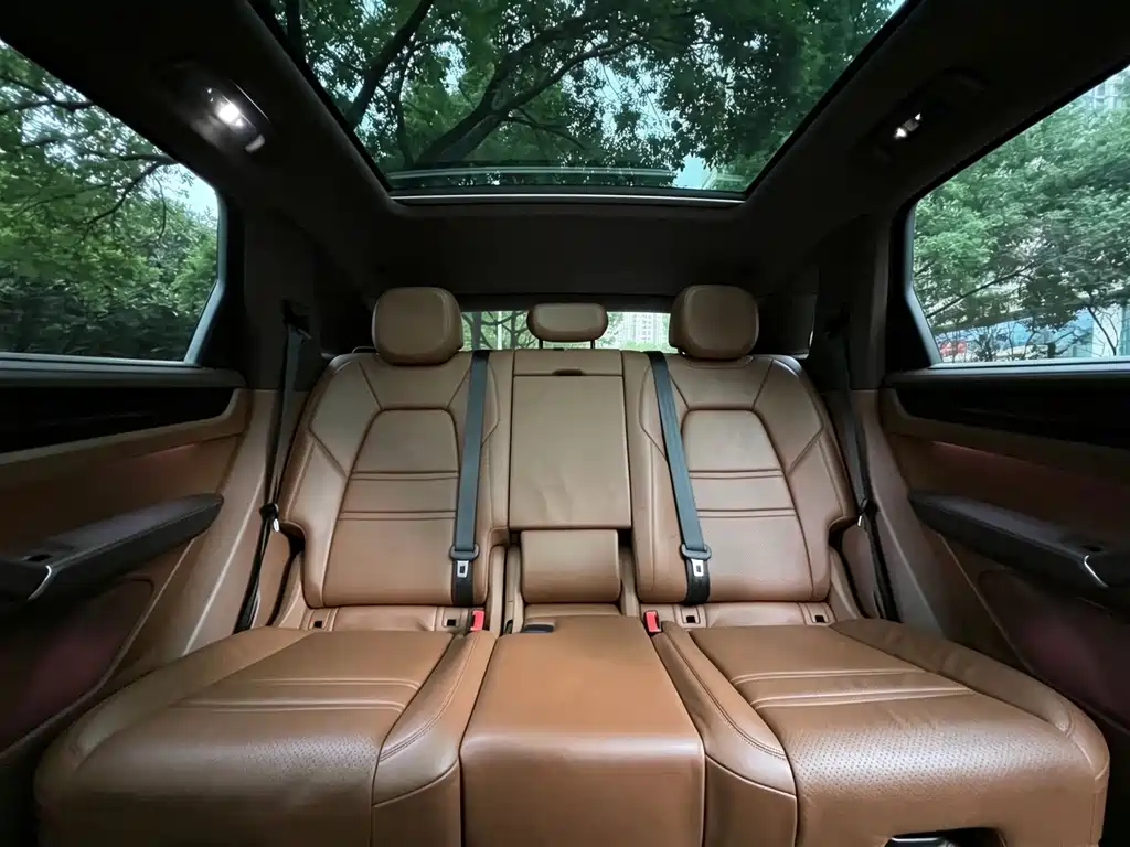 Porsche Cayenne — миниатюра 9