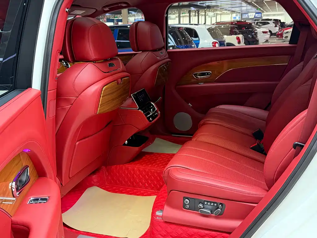 Bentley Bentayga — миниатюра 7