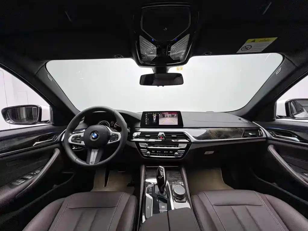 BMW 5 Series — миниатюра 14