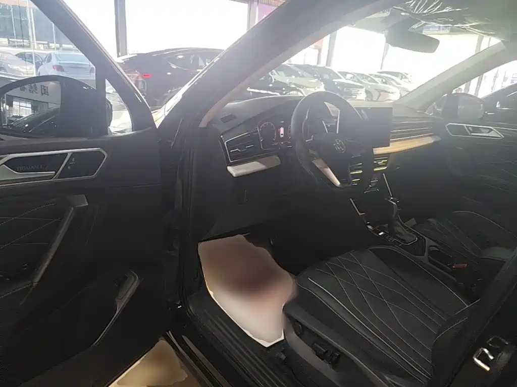 Volkswagen Tiguan L — миниатюра 16