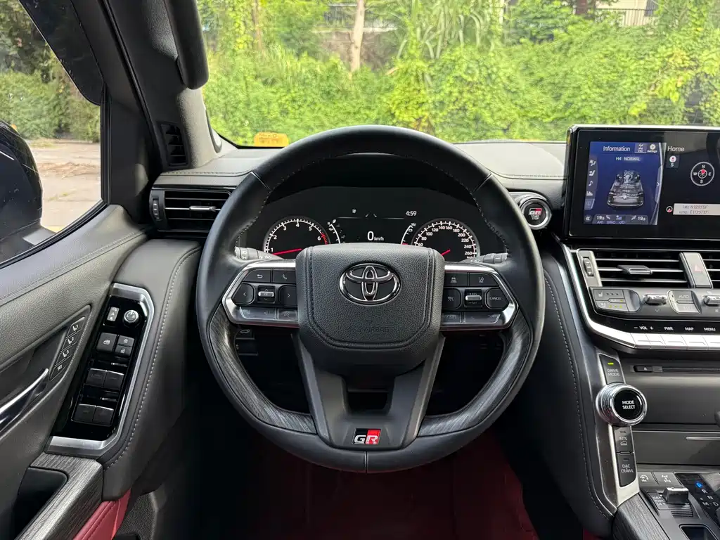 Toyota Land Cruiser — миниатюра 8