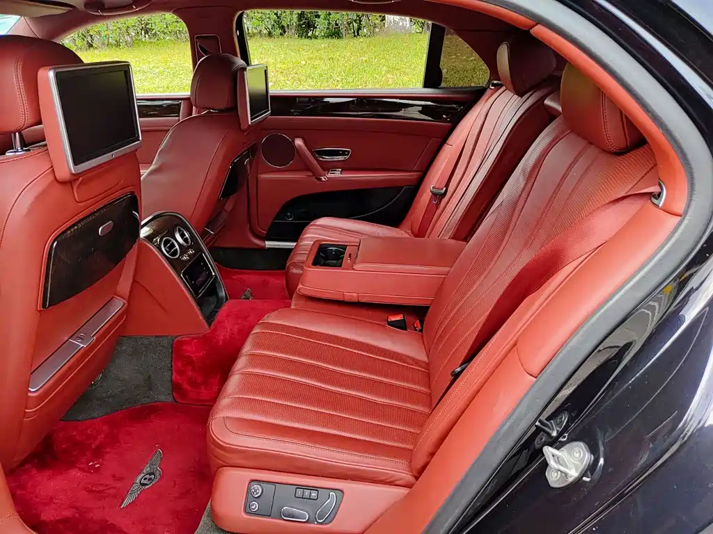 Bentley Flying Spur — миниатюра 8