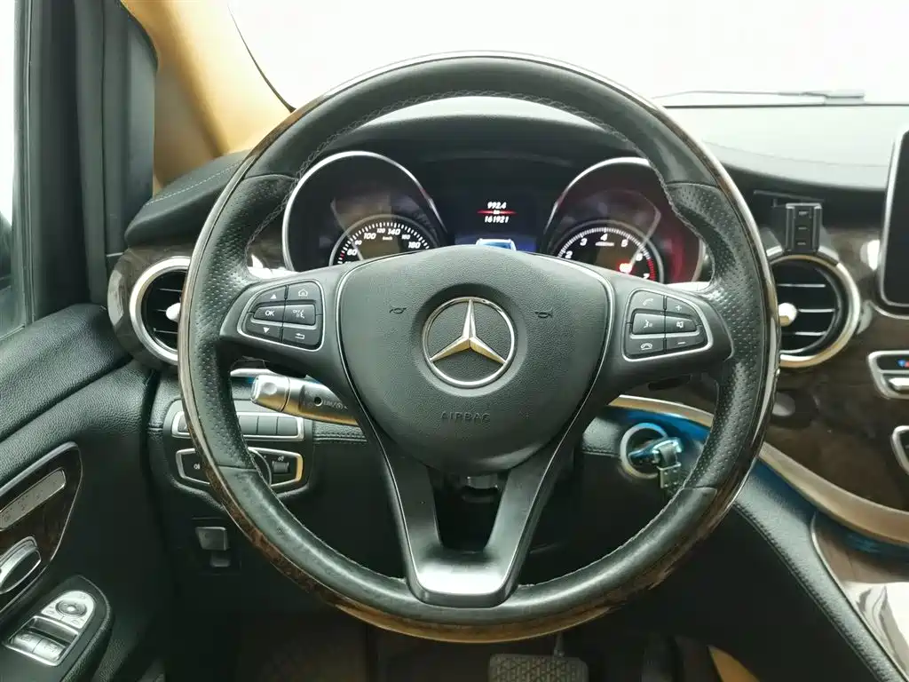 MERCEDES-BENZ V CLASS