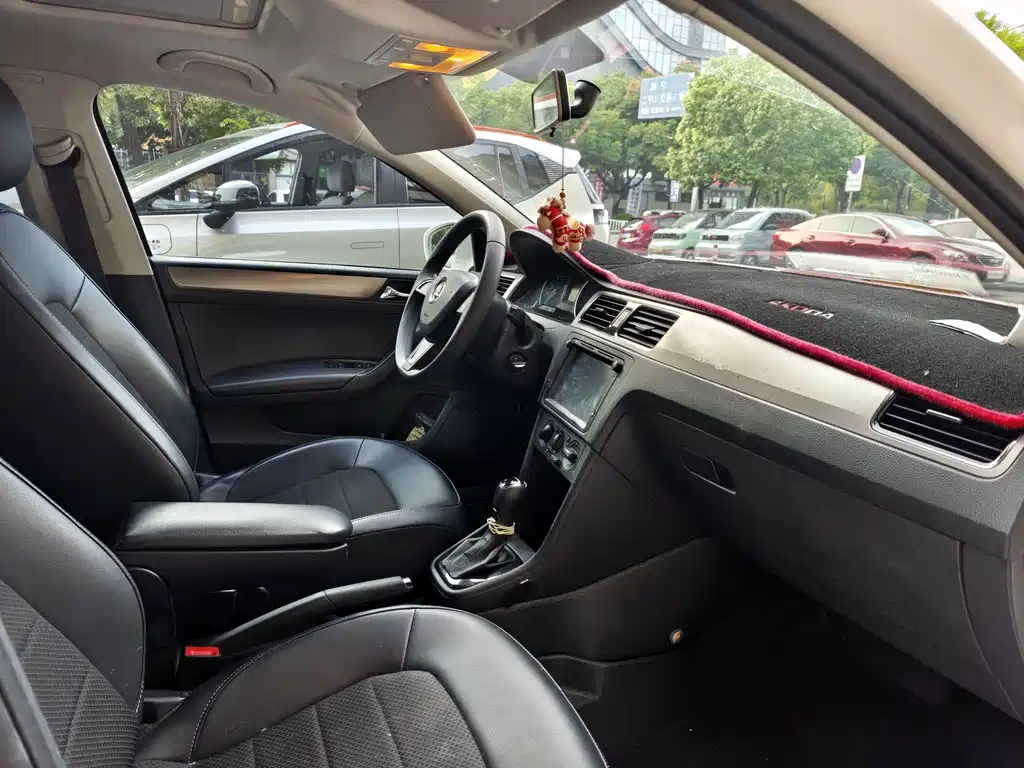 Skoda Rapid Spaceback — миниатюра 8