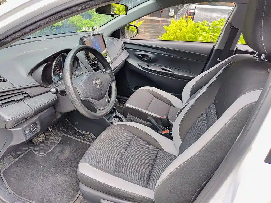 Toyota Yaris L — миниатюра 7