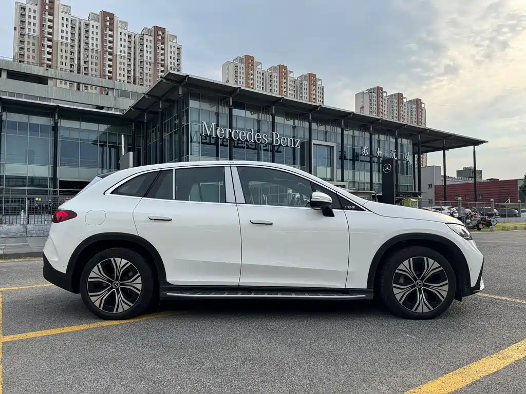 Mercedes-Benz EQE SUV — миниатюра 3